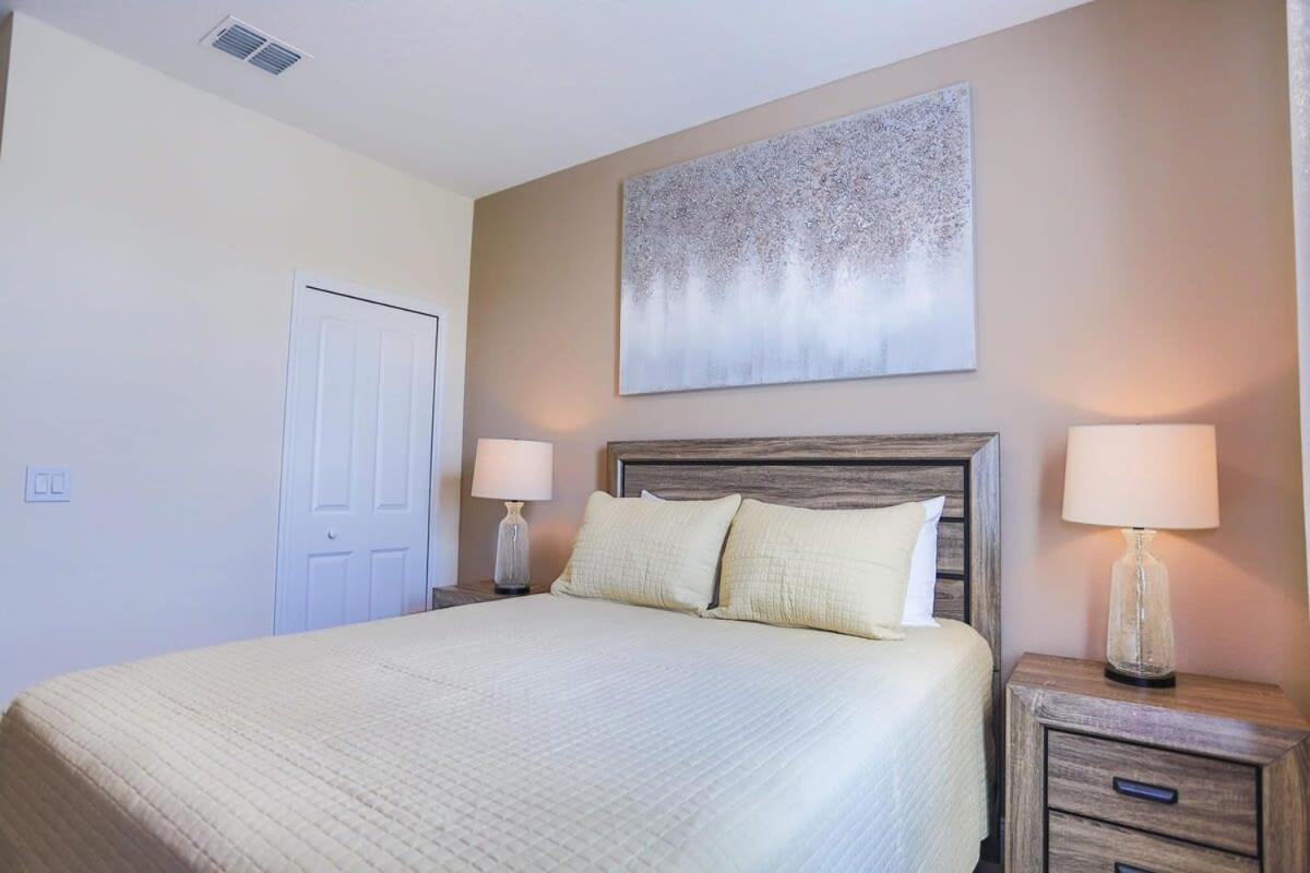 Сasa de vacaciones Splendid Four Bedroom W/ Pool @festival 154 Davenport