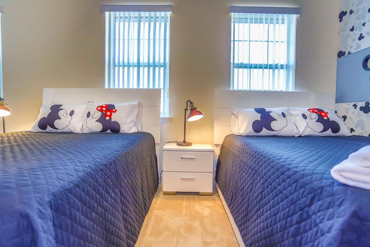 Сasa de vacaciones Splendid Four Bedroom W/ Pool @festival 154 Davenport